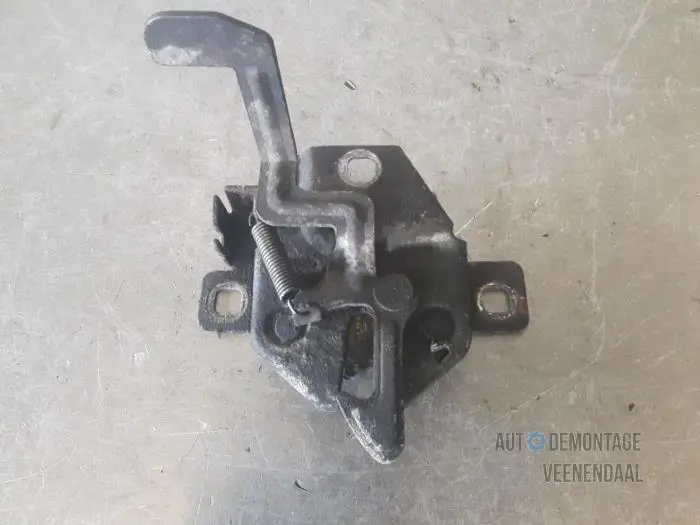 Bonnet lock mechanism Daihatsu Sirion