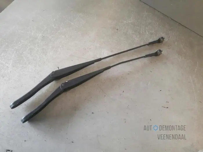 Front wiper arm Opel Astra