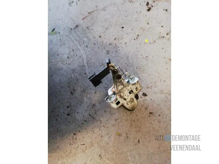 Tailgate lock mechanism Saab 9-5