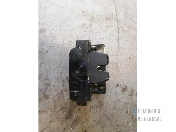 Tailgate lock mechanism Peugeot 206