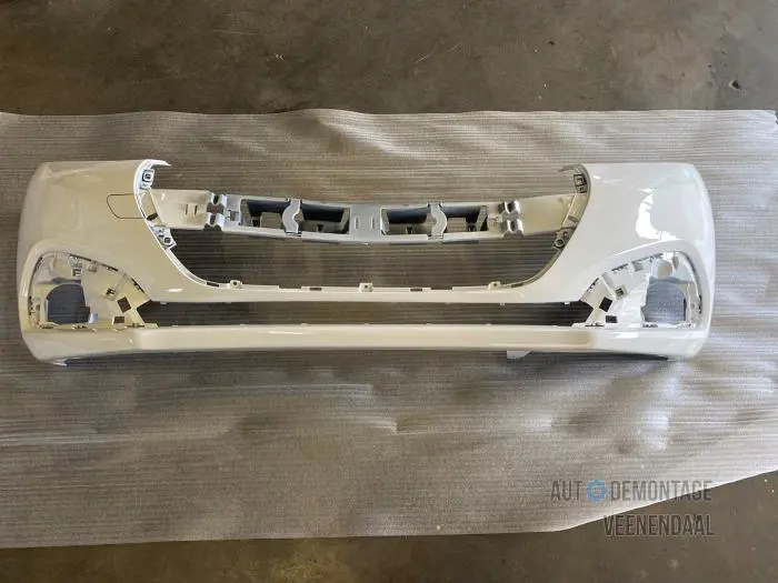 Front bumper Peugeot 208