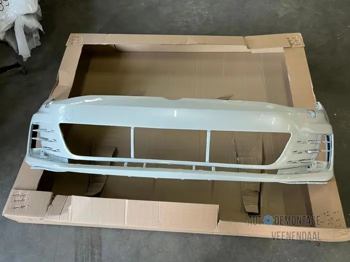 Front bumper Volkswagen Golf