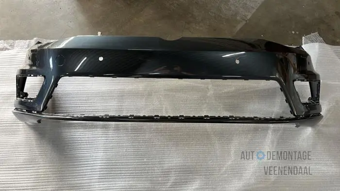 Front bumper Volkswagen Golf