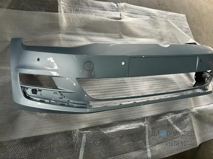 Front bumper Volkswagen Golf