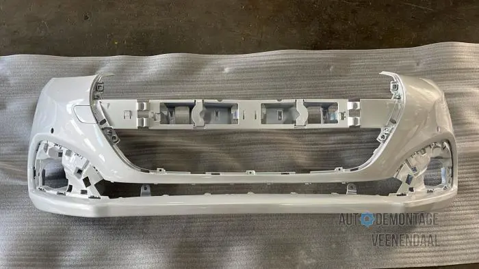 Front bumper Peugeot 208